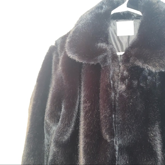 Slightly oversized faux fur jacket - Picture 3 of 4